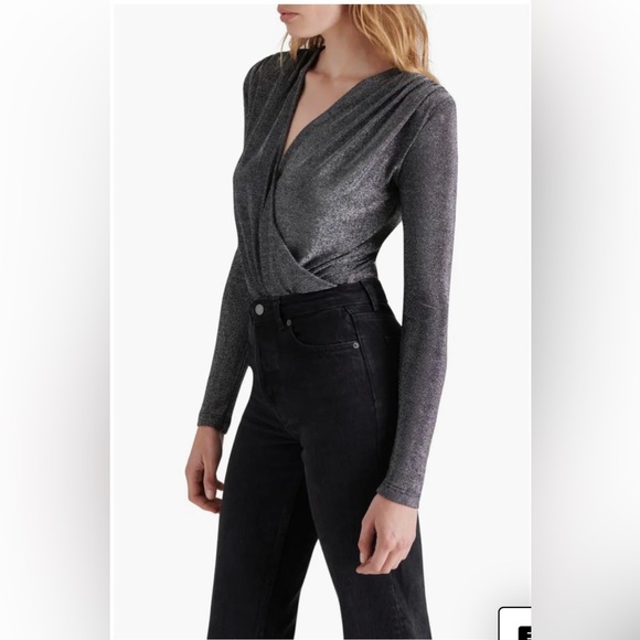 Steve Madden Tops - NWT Women’s Steve Madden Melvina Metallic Gold Long Sleeve V-Neck Bodysuit Med